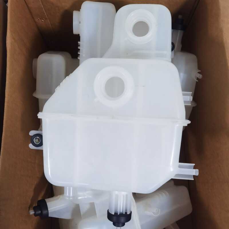 Cooling System C00120691 Plastic Water tank for Car Car Water tank for Saic Maxus V90