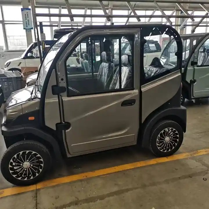New Arrival 2024 Chinese Small Electric Mini Car Made in China Electric Cars for Family Mini Electric Car