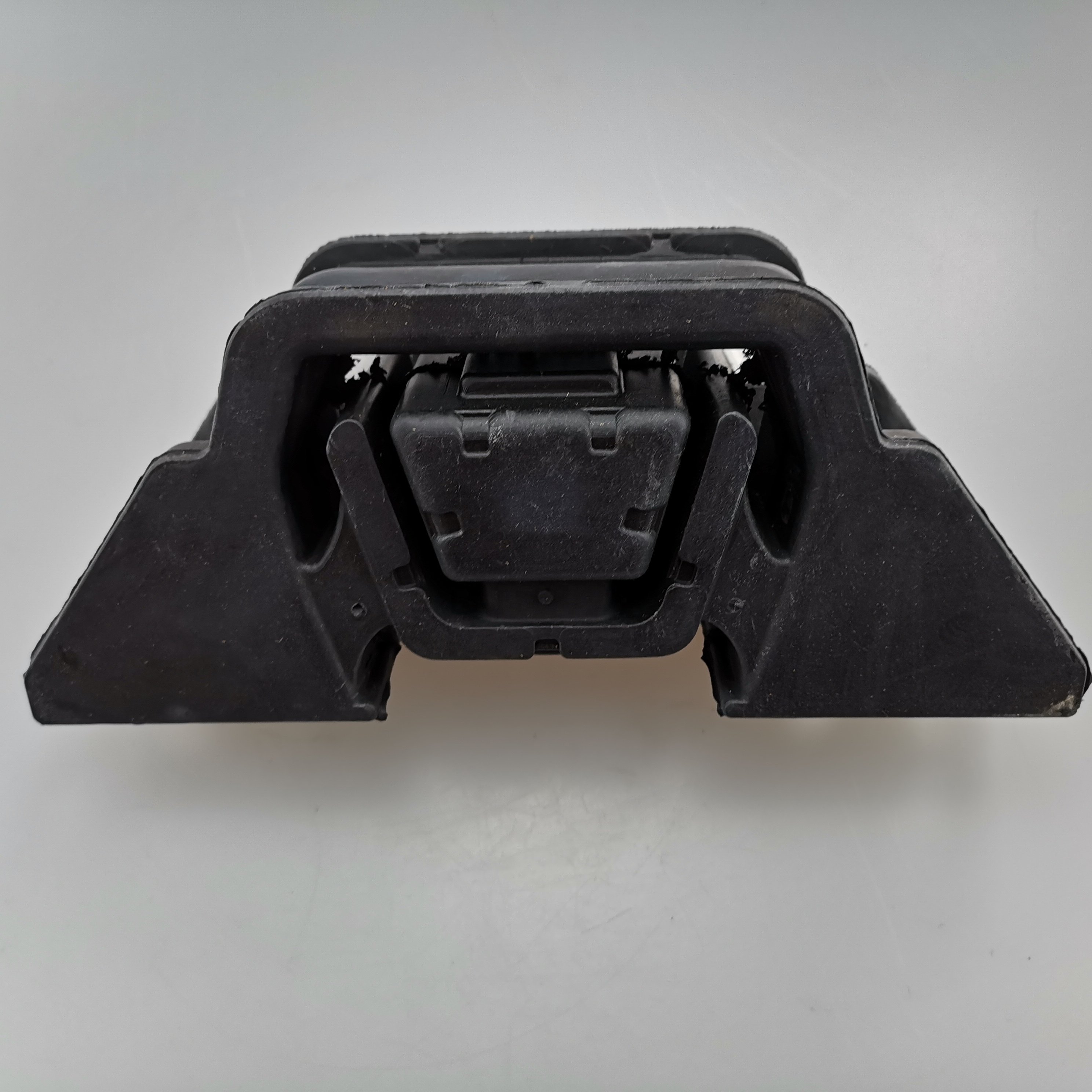 SAIC MAXUS V80 Engine Mount C00015460