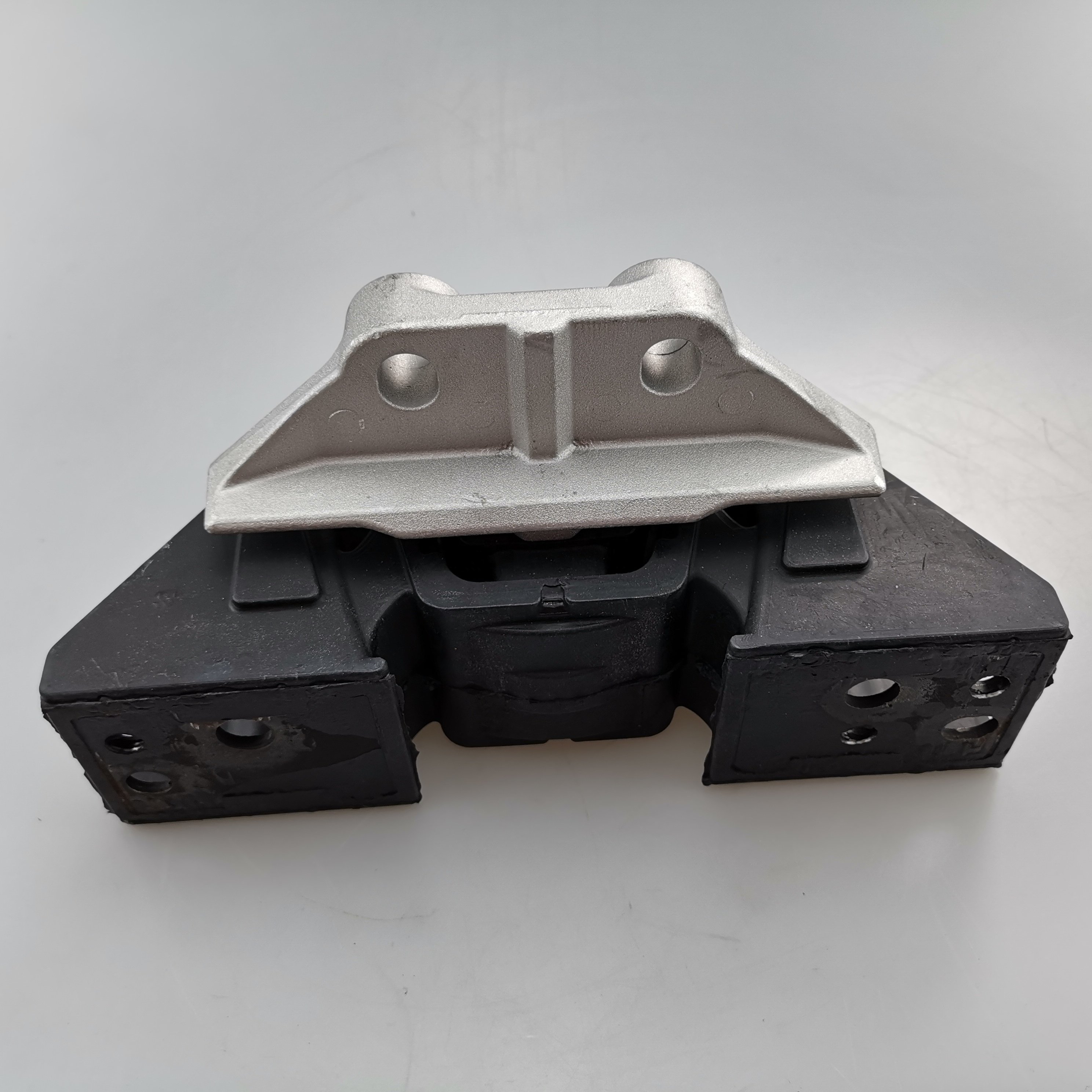 SAIC MAXUS V80 Engine Mount C00015460