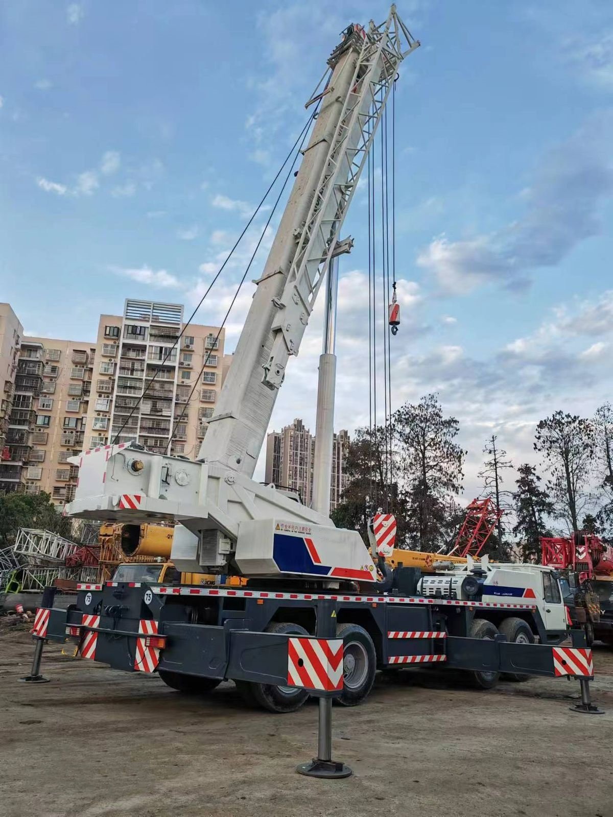 High Quality Second-Hand Zoom-lion QY80V Mobile Crane 80 Ton Auto Used Truck Crane
