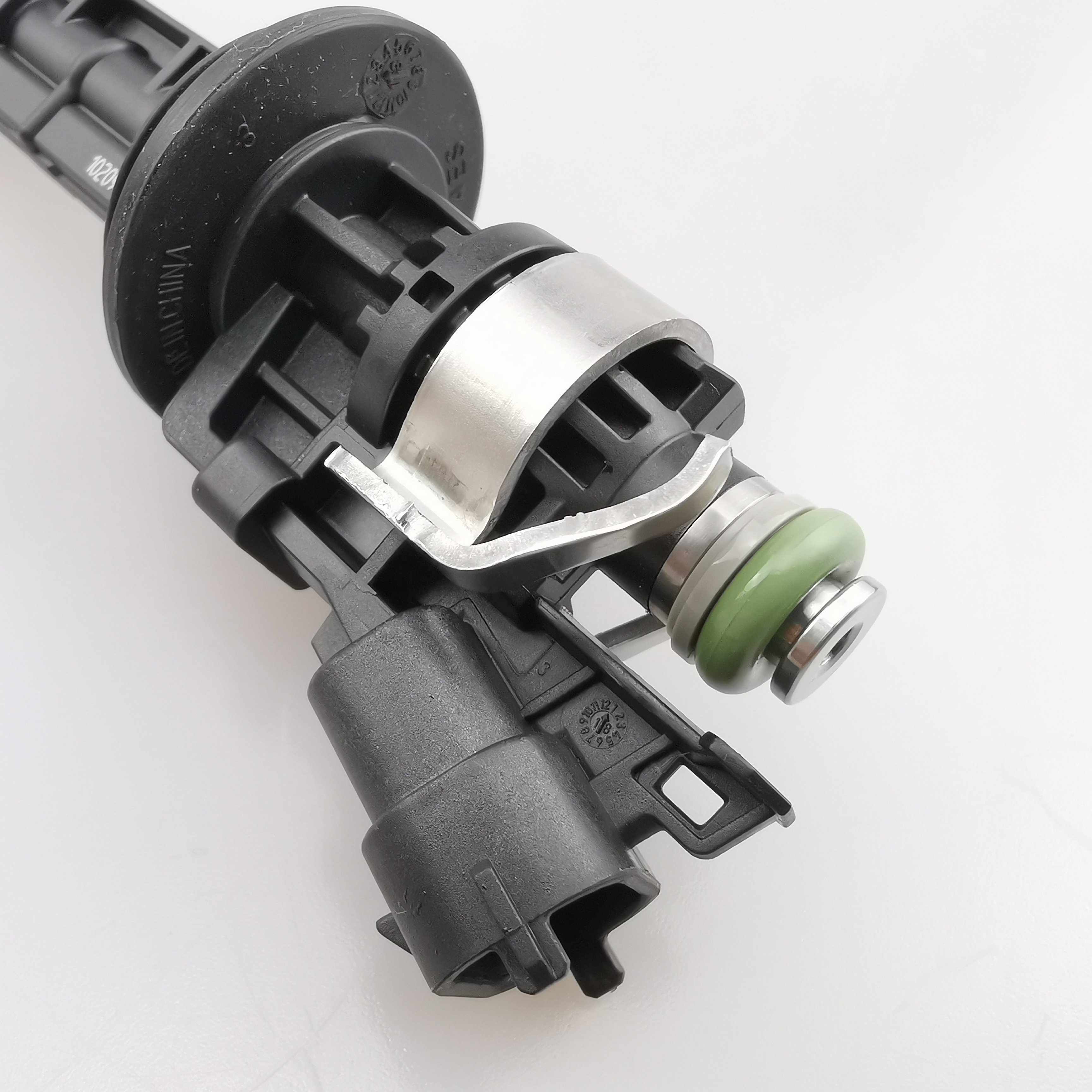 SAIC MAXUS G10 Original Fuel Injector Assembly 30033246 10209758