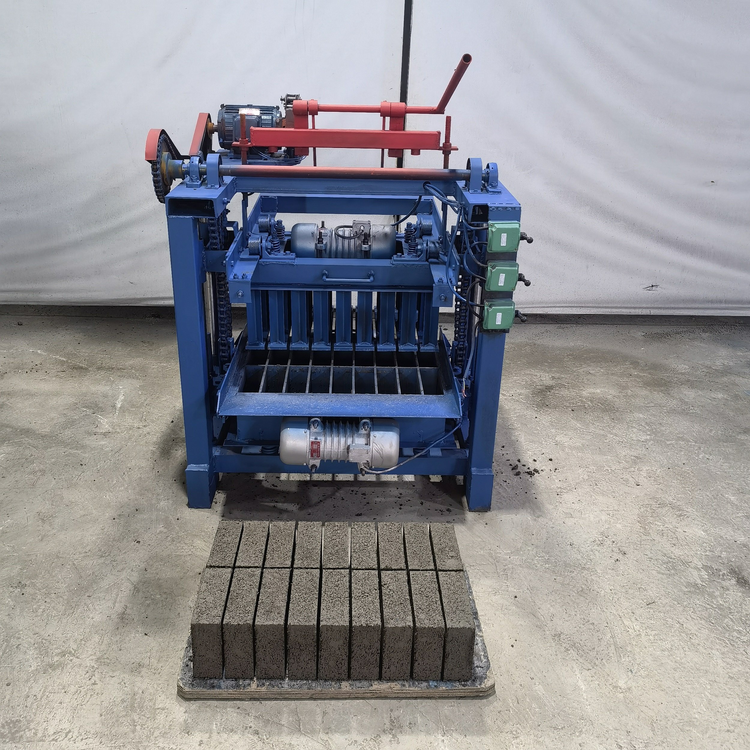 Manufacturing Machines for Small Business Ideas KM4-35 Semi-automatic Concrete Block Molding Machine Producing Solid Blocks