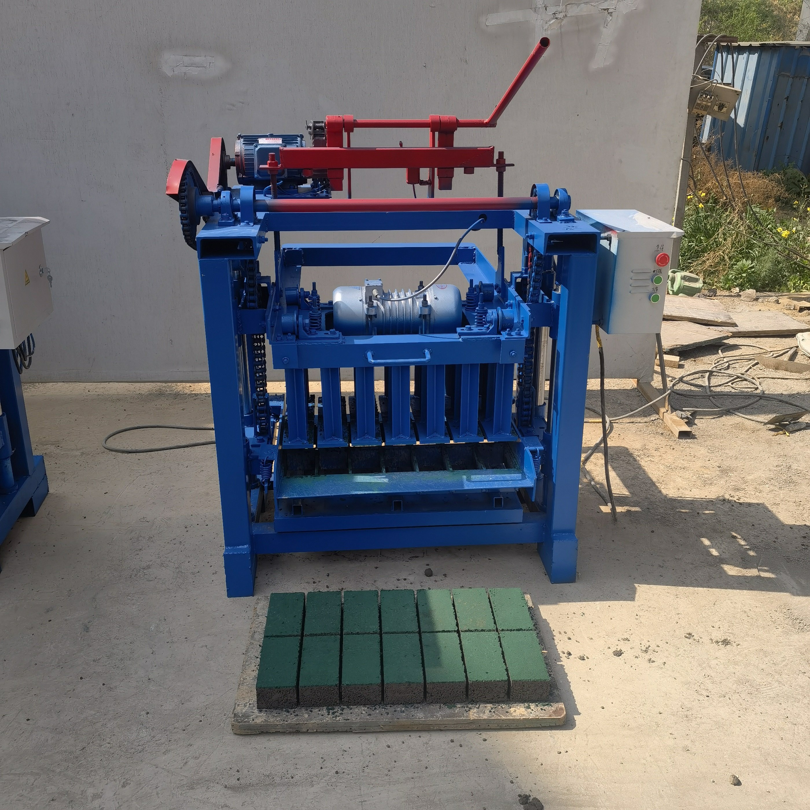 Manufacturing Machines for Small Business Ideas KM4-35 Semi-automatic Concrete Block Molding Machine Producing Solid Blocks