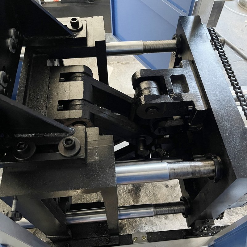 700-1000bph Semi Automatic Bottle Blowing Machine Popular Pet Plastic Blow Molding Machine