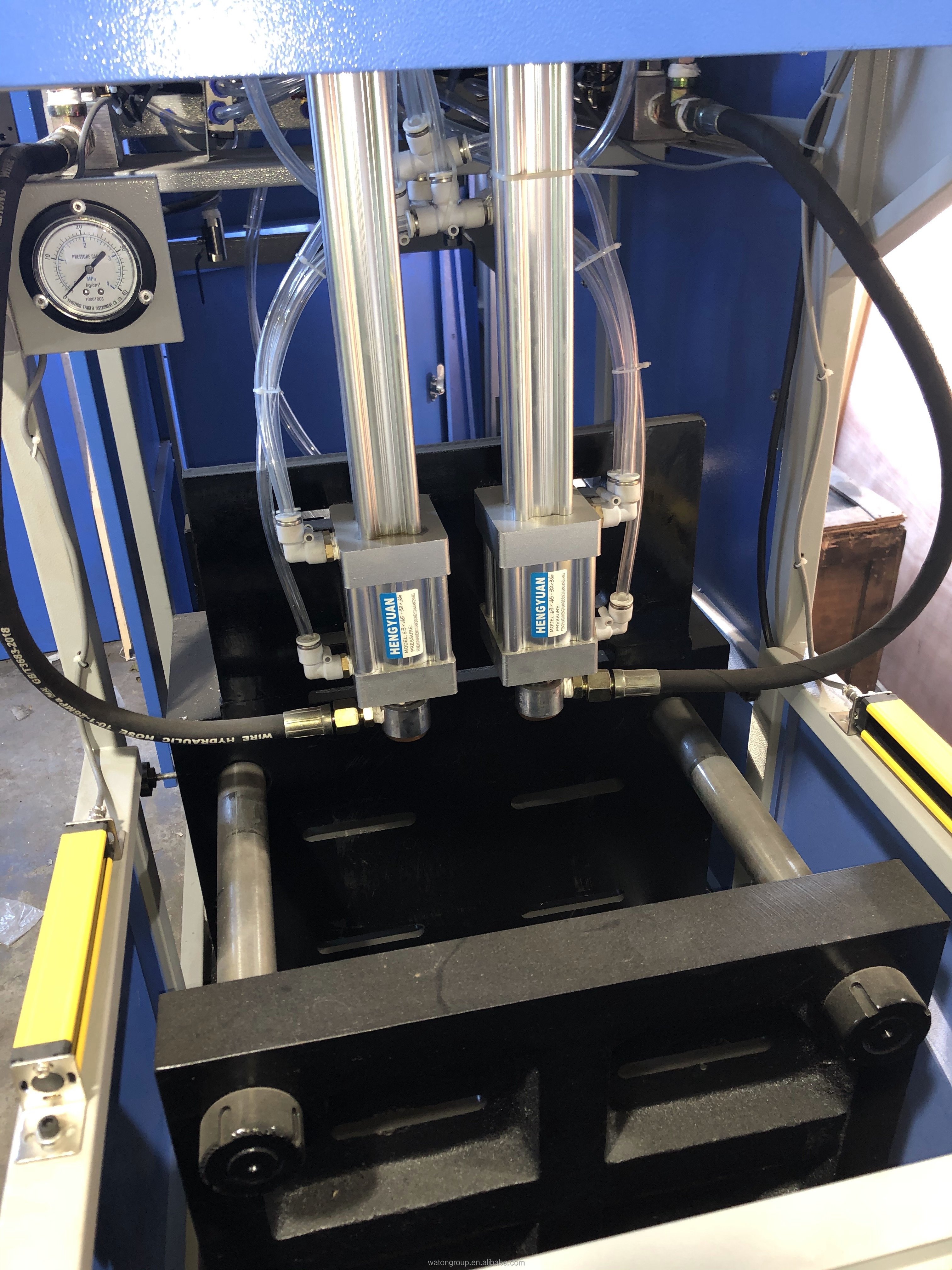 700-1000bph Semi Automatic Bottle Blowing Machine Popular Pet Plastic Blow Molding Machine