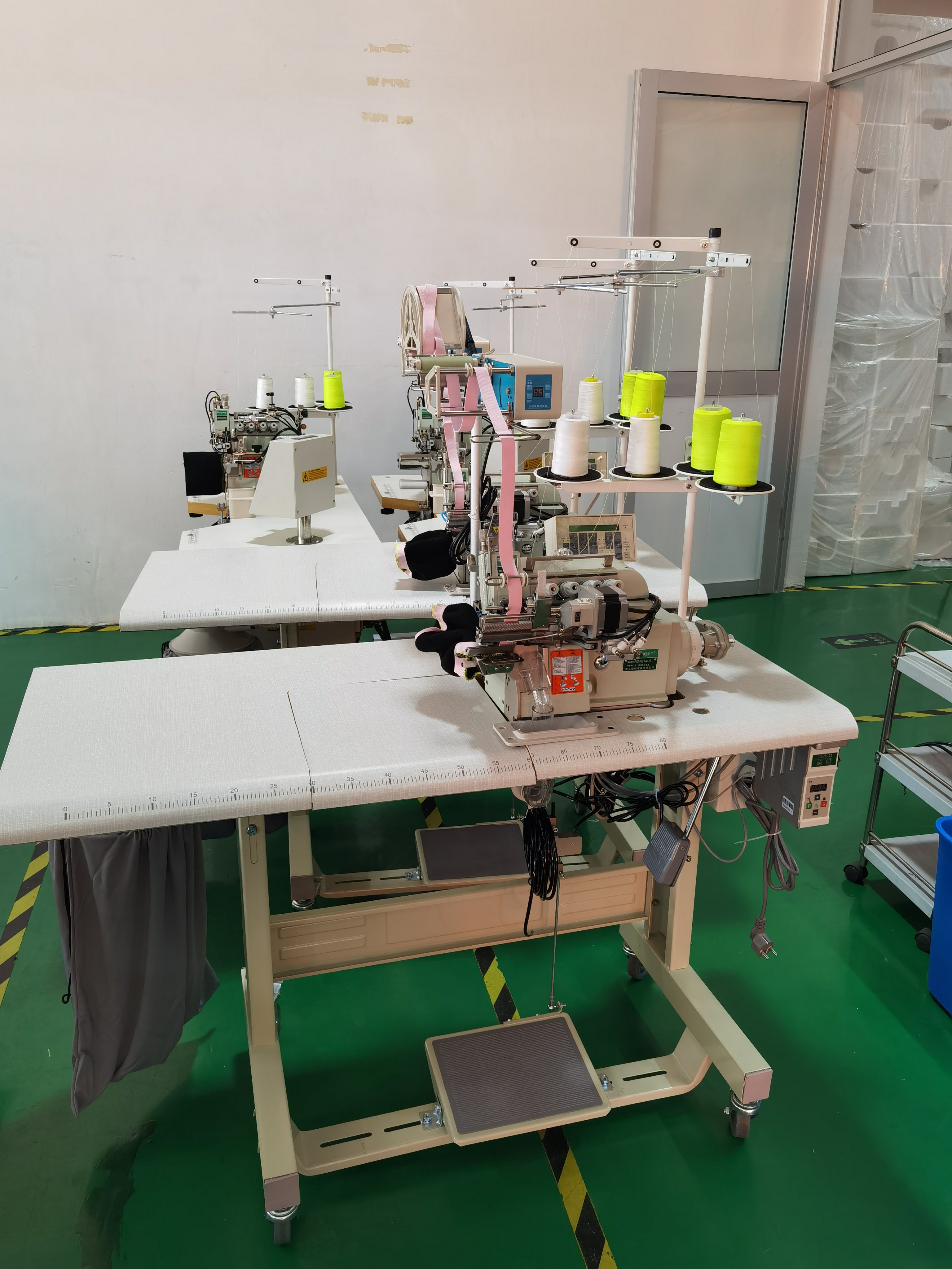RONMACK RM-18K-UT Auto Feed Auto Cut Tension Type Metering Device Small Cylinder Bed Overlock Elastic Attaching Device