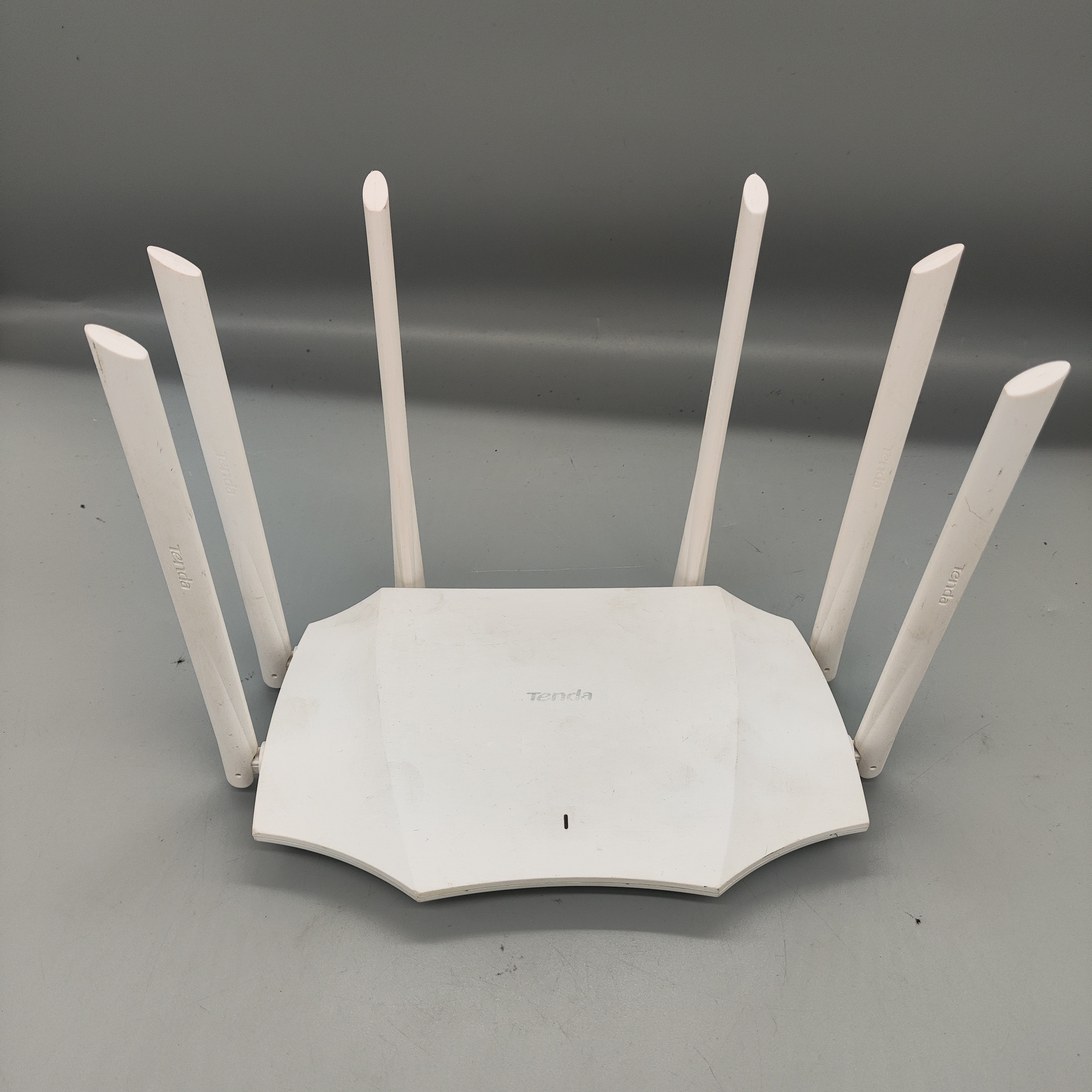 Used Tenda AC20 AC21 Dual Band AC1200 Gigabit Ports 6*6dBi High Gain Antennas Home Wireless Router Easy Setup Tenda Wifi Router