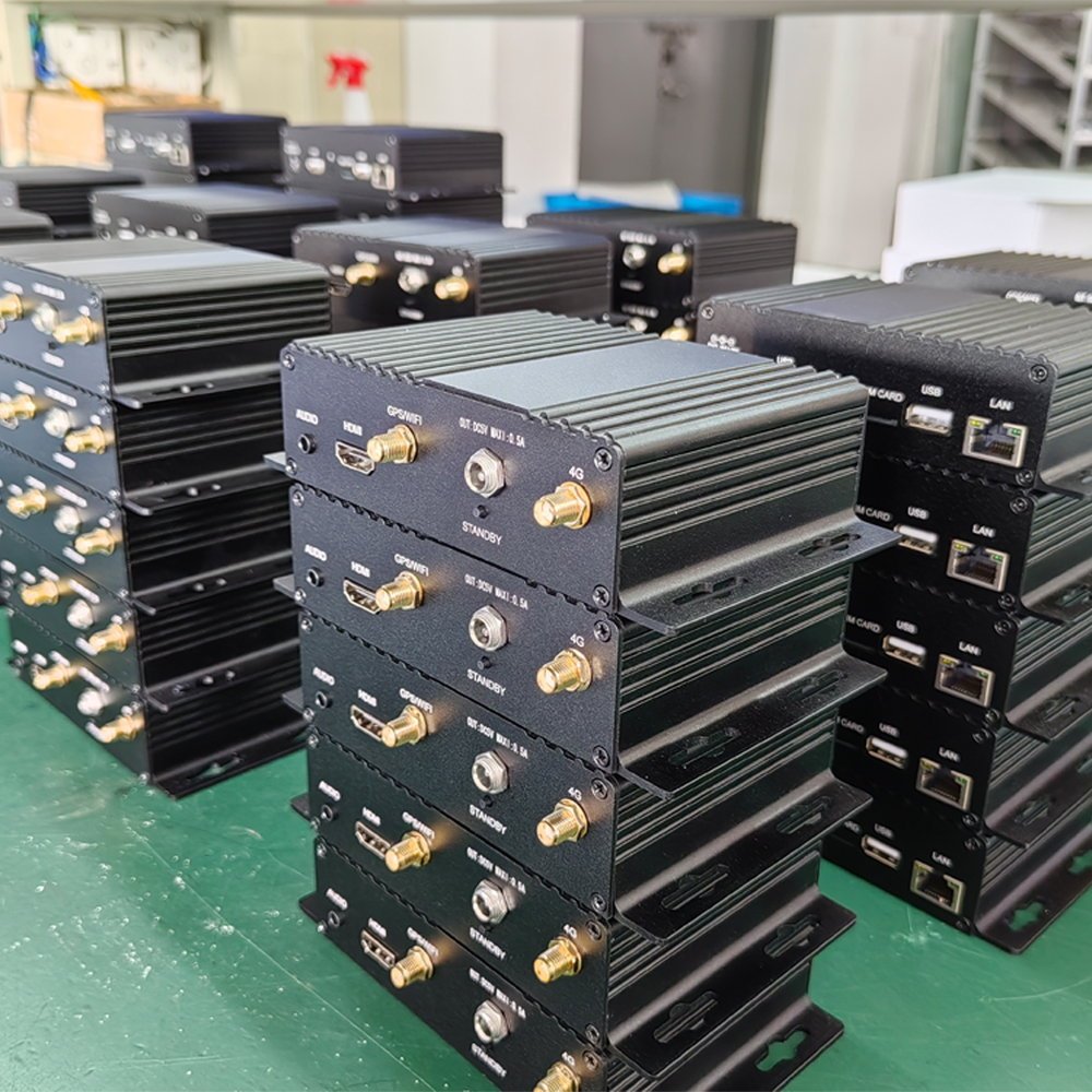 Factory GPS Google Play Cat.7 Mobile 4G Module Android Network Digital Media Video Player TV Box for Bus Car Taxi Advertising