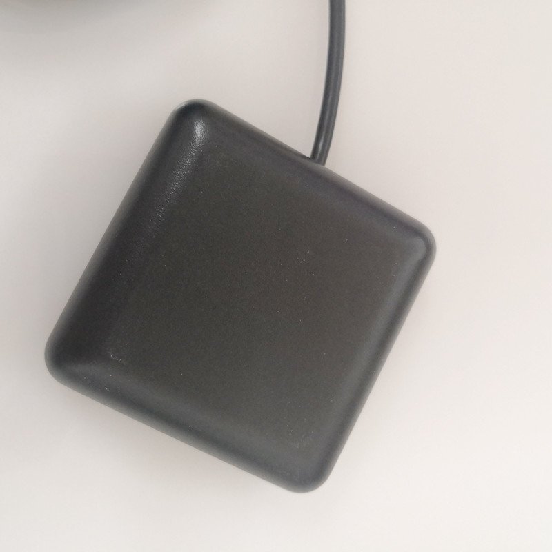Factory 50*50mm Antenna GPS Locator Antenna Communication Vehicle Gps Chip 1575.42Mhz Active GPS Antenna