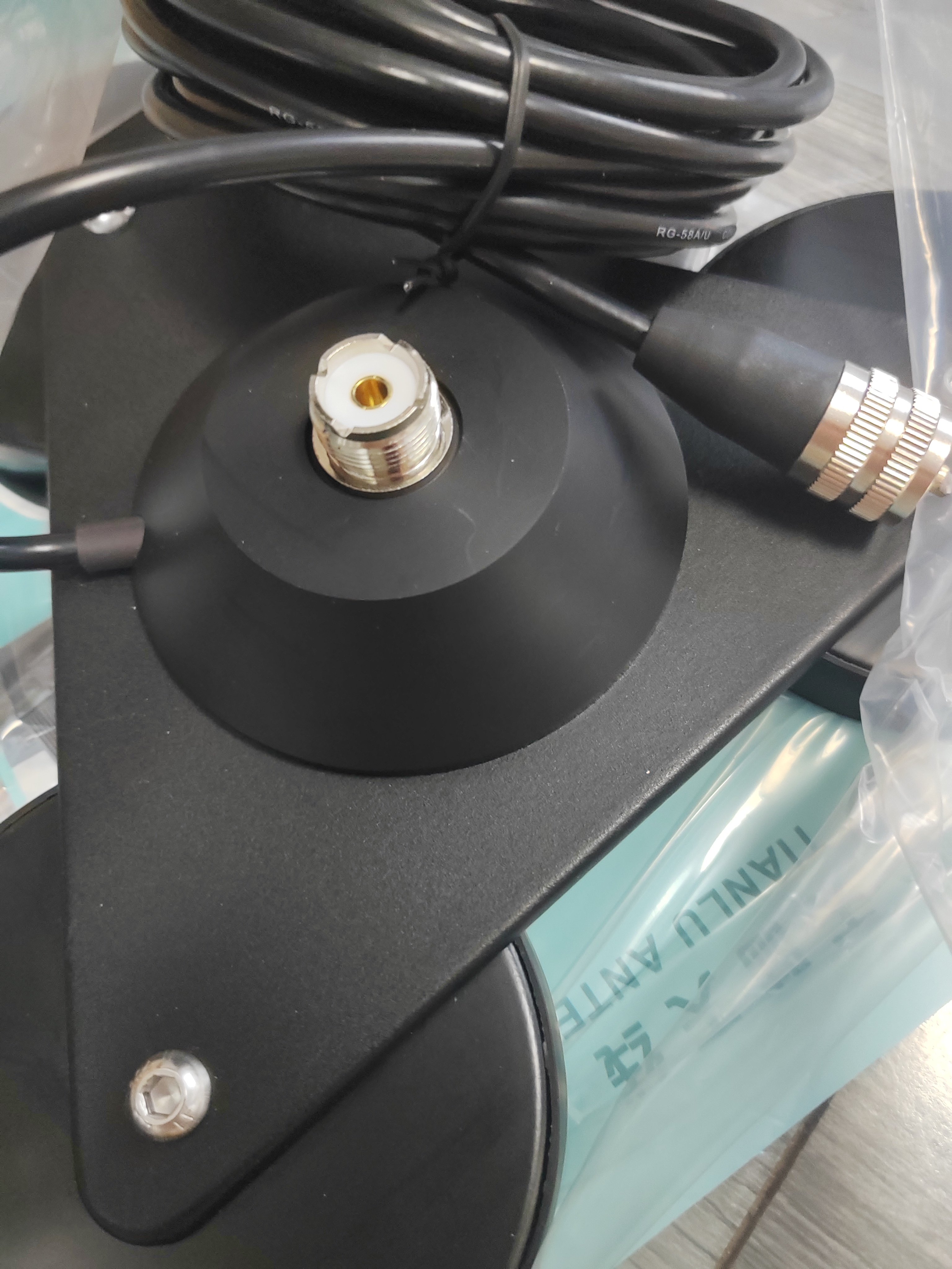 Heavy Triple Magnet car base Three Strong Magnetic with customized connector SO239 NMO magnet base for hf mobile antenna