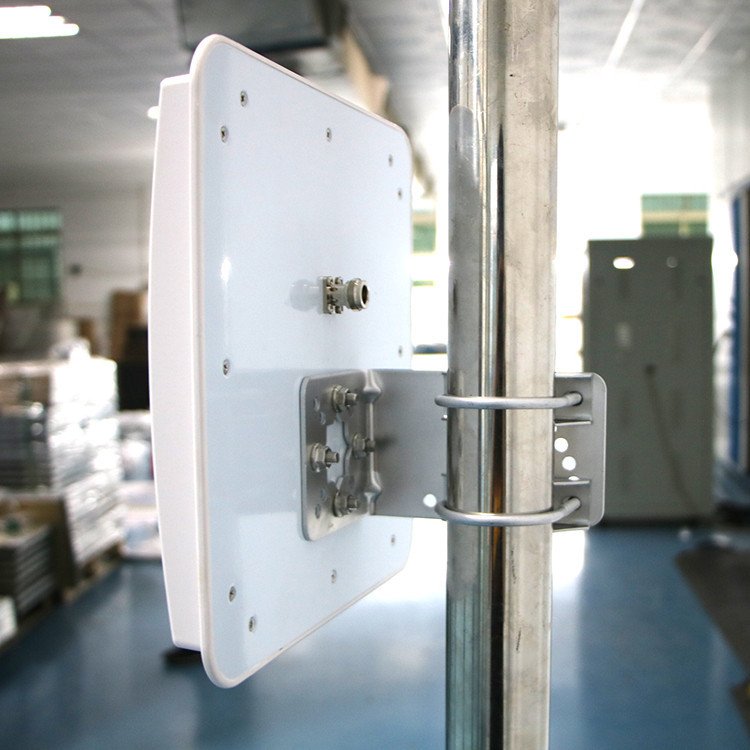 Outdoor Long Range RFID Reader Antenna 8dBi Circular Polarization UHF RFID Antenna for Car Parking Management System