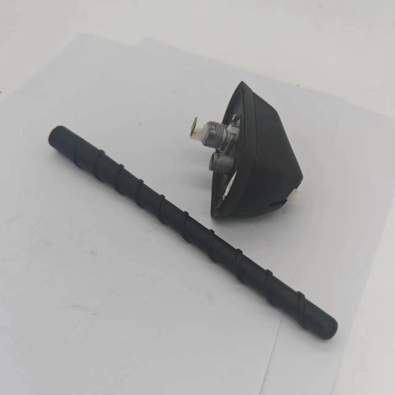 Hyundai Kia Auto Parts 96200-2S000 Antenna Shark Fin Car Receiver Signal Base Rubber Material Universally Designed