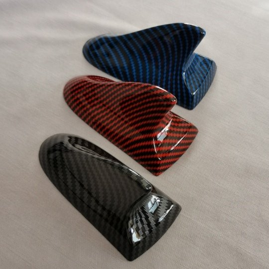 Waterproof Auto Shark Fin FM/AM/DAB Antenna Car Roof Antenna Car Decoration Antenna Universal Carbon Fiber Shark Antenna