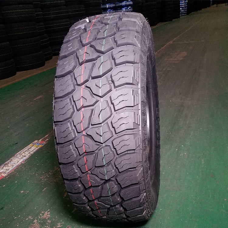 Hot Sale Light Truck and SUV Tire 265 / 65R17LT RT Pattern With White Letters