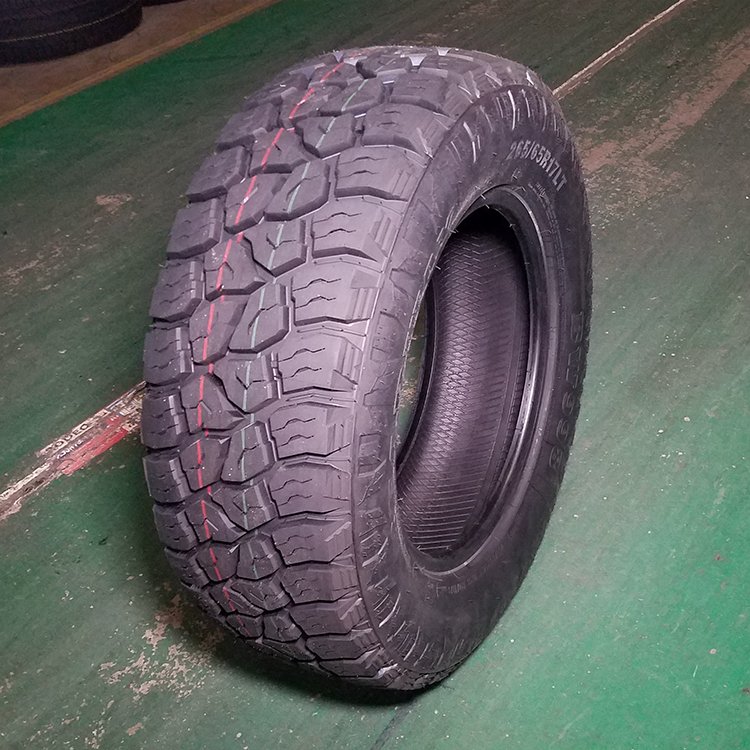 Hot Sale Light Truck and SUV Tire 265 / 65R17LT RT Pattern With White Letters