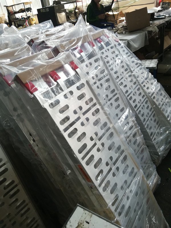 Manufacturer Supply Motorcycle Aluminium ATV Loading Ramp Pickup Truck Ramp Foldable Ramps