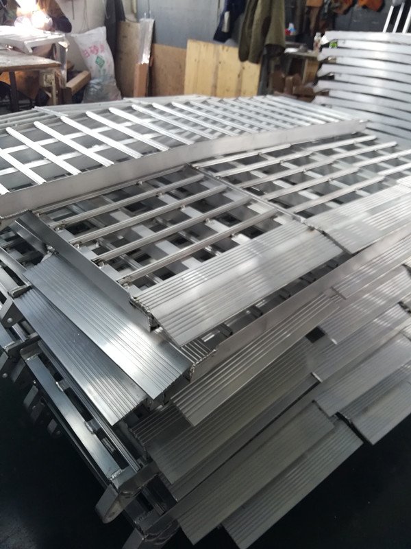 Manufacturer Supply Motorcycle Aluminium ATV Loading Ramp Pickup Truck Ramp Foldable Ramps