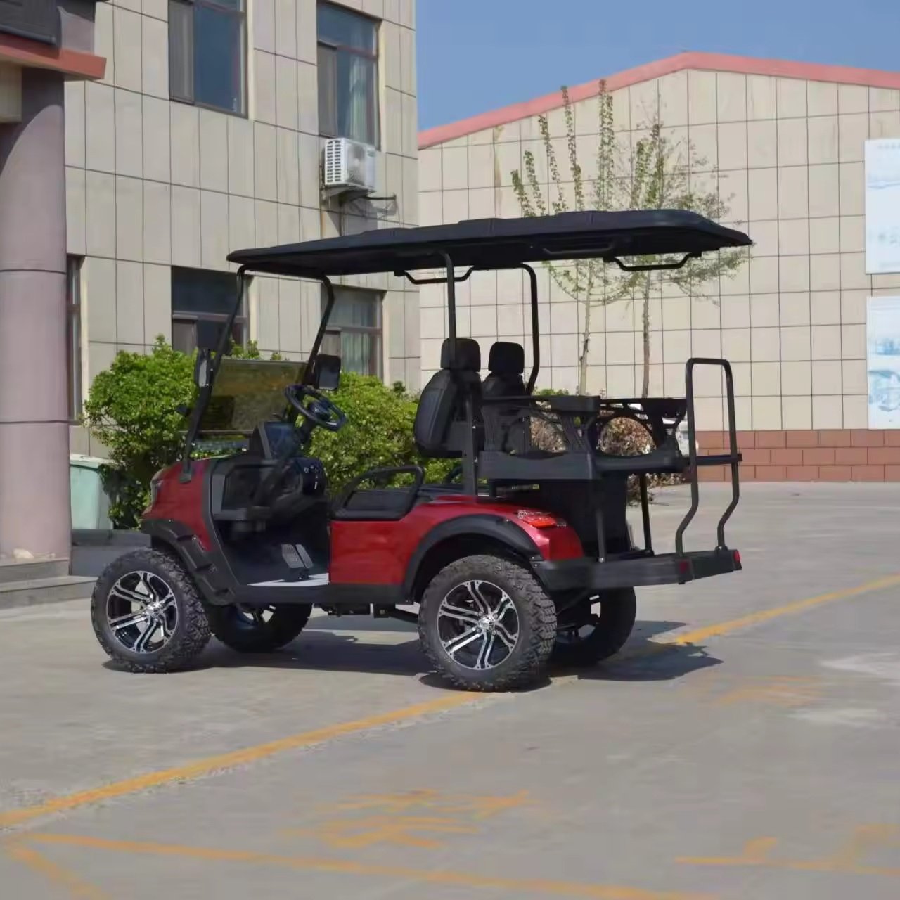 2024 New Arrival Off-Road Electric Golf Carts with Cheap for Sale Featuring High Quality Tire Cart