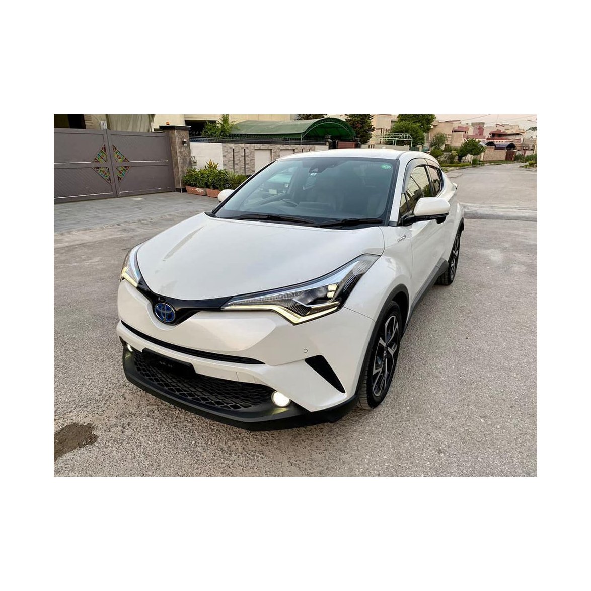 2021 TOYOTAI CH-R Nightshade Adult Small Electric Cars Right Hand Drive Mini Car for Sale Europe Pink Max Purple Gold
