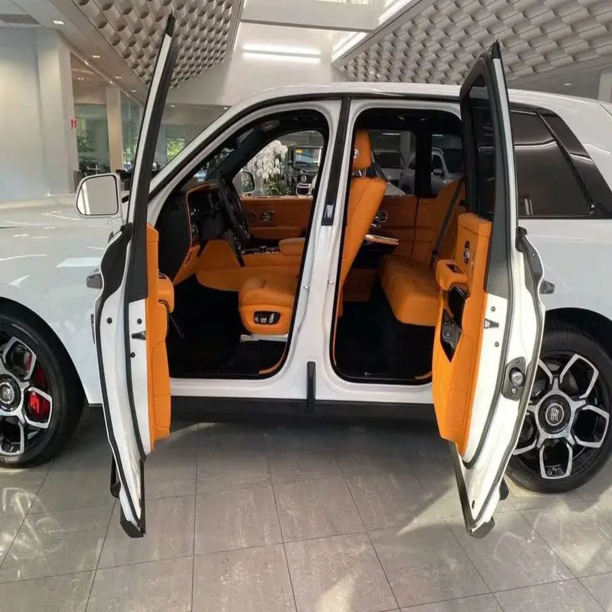 100% Perfect Luxury Rolls Royce Cullinan