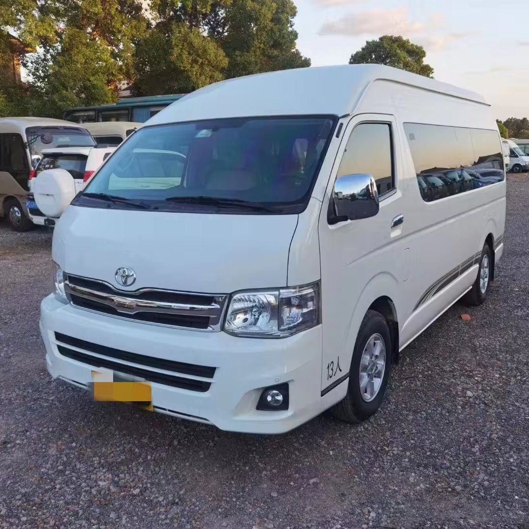 Hot Sale TOYOTA HIACE 18-Seats Manual Transmission Diesel Van Euro 2 Emission Standard Ready to Ship