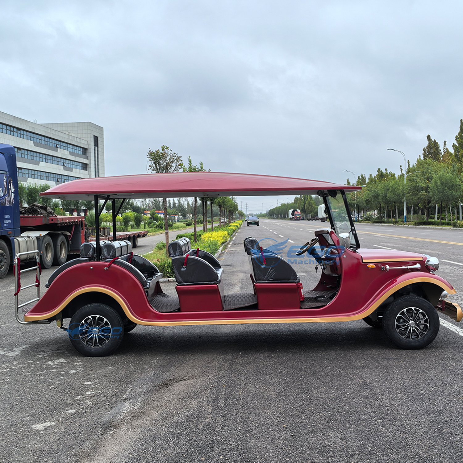 Best-selling Stylish Retro Classic Cars Electric Special Transportation Electric Luxury Classic Car 11 Seater Classic Car