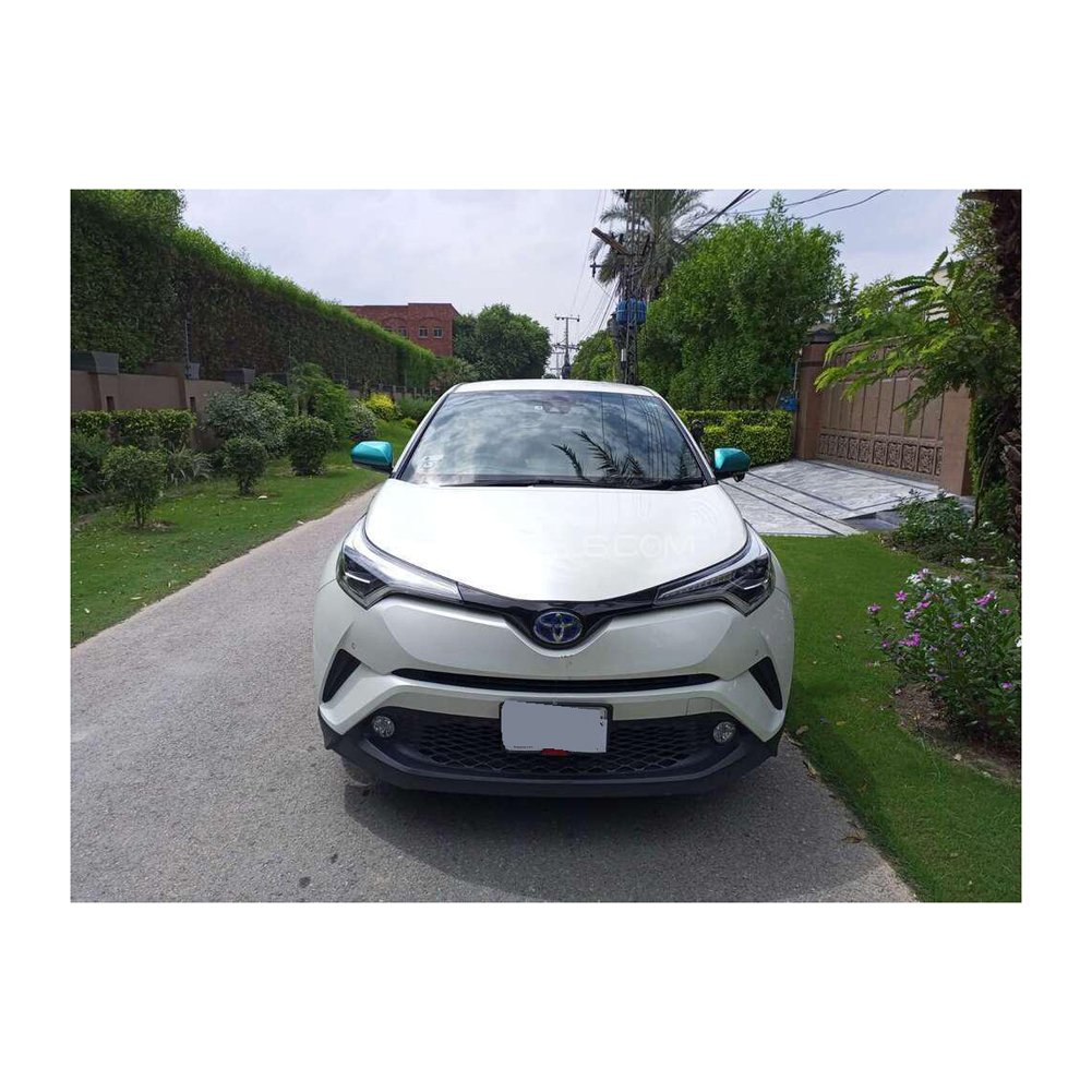Cheap Fuel Economy Car for TOYOTAII CH-R HYBRID 2018 2019 2020 22021 Displacement 2.0L High Quality Boutique Used Car