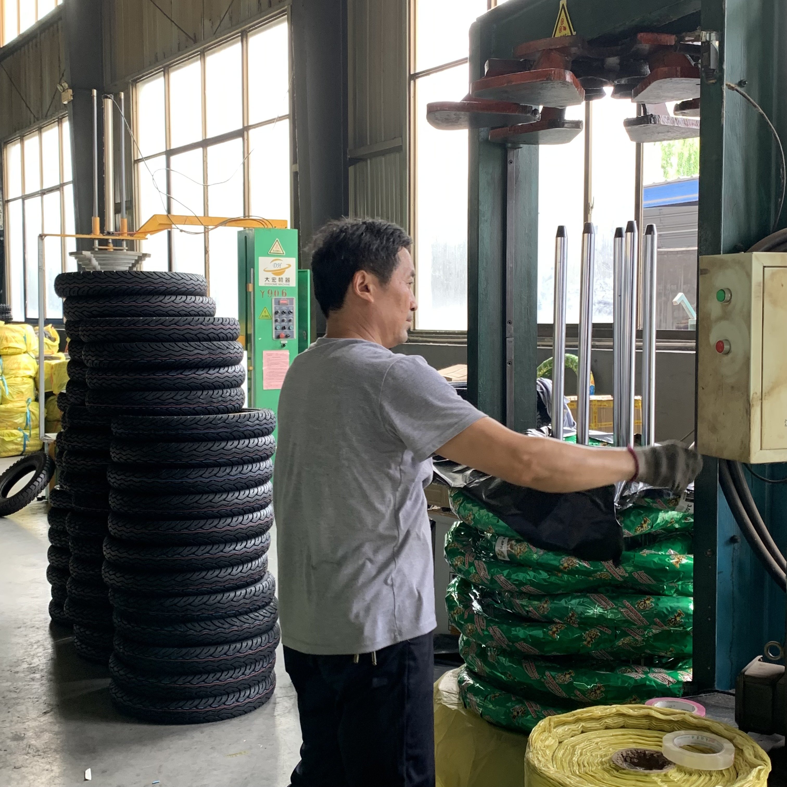 Manufacturers Tire Motorcycle Tyre From China 3.50-16 Rubber Color Motorcycle Tire
