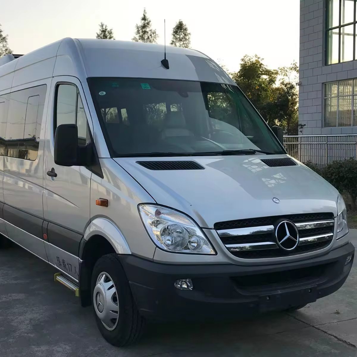 FREE SHIPPING B Enz Euro V MPV With 300-400Ps Power Automatic Gear Box and 7-18 Seats Spacious Luxury Awaits