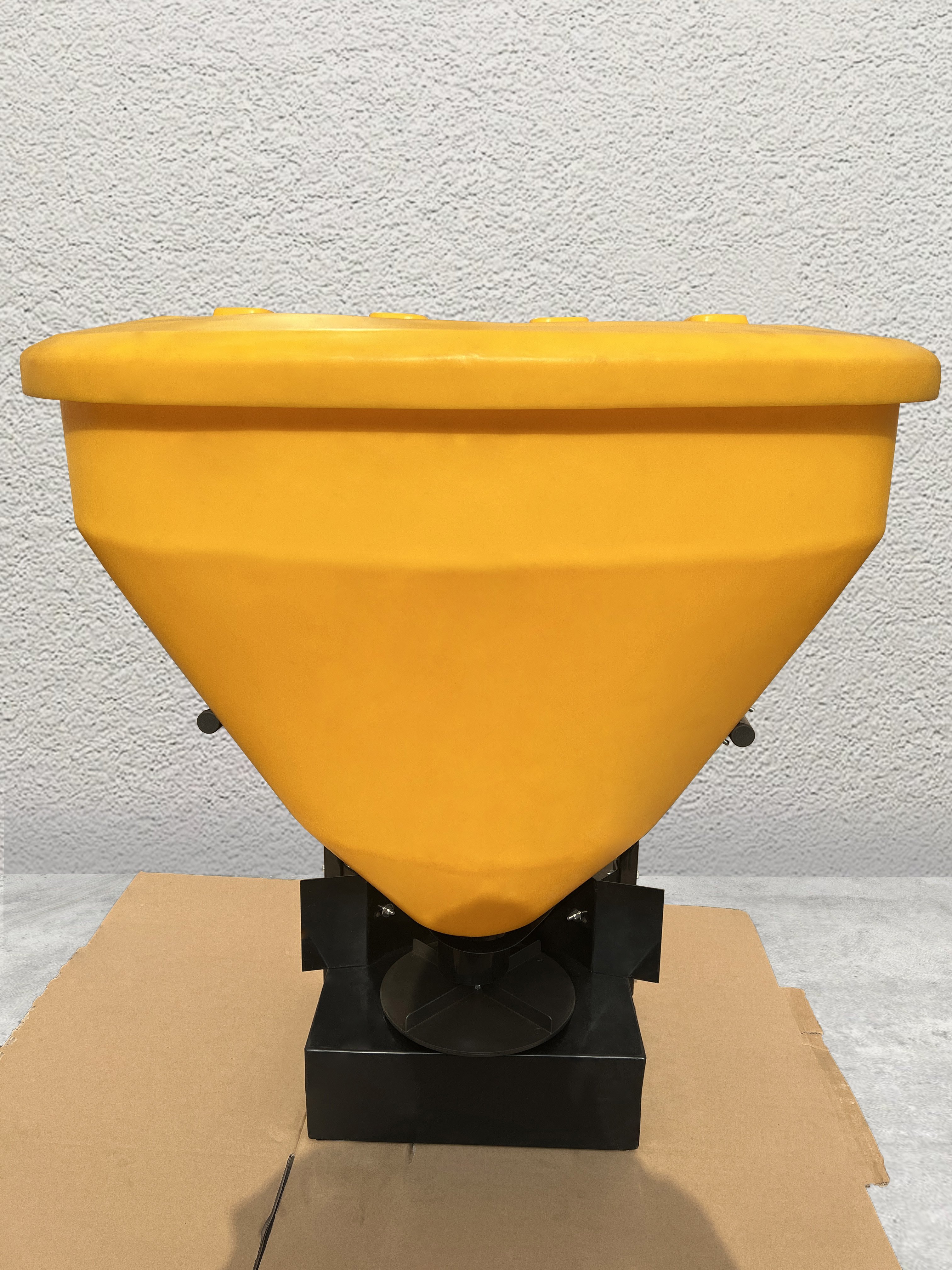 Plastic Spreader for ATV/UTV 100kg Capacity Tractor Fertilizer Spreader Spreading Speed-Control 7 Pole Plug