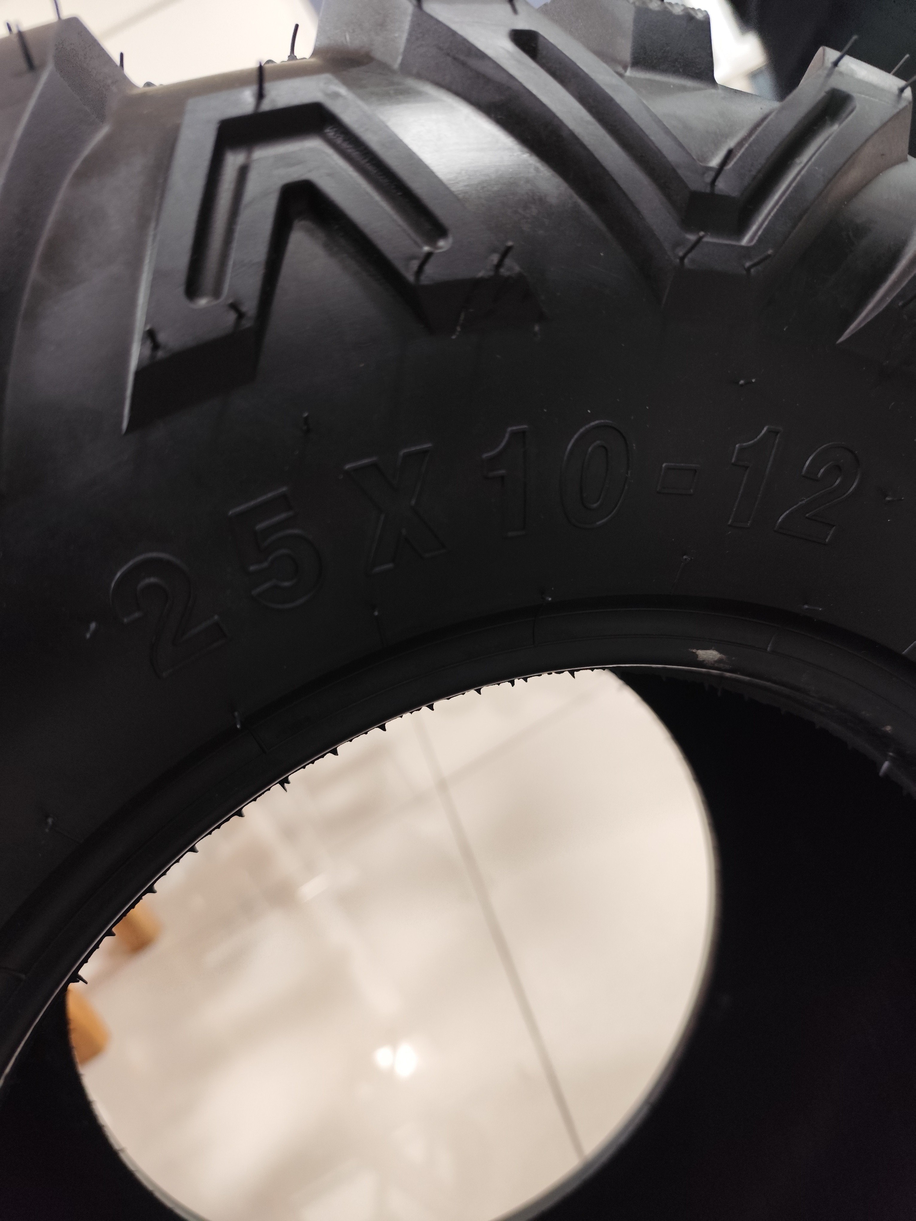 Premium New Solid Tubeless Motorcycle Design 25x10-12 Radial ATV Tires