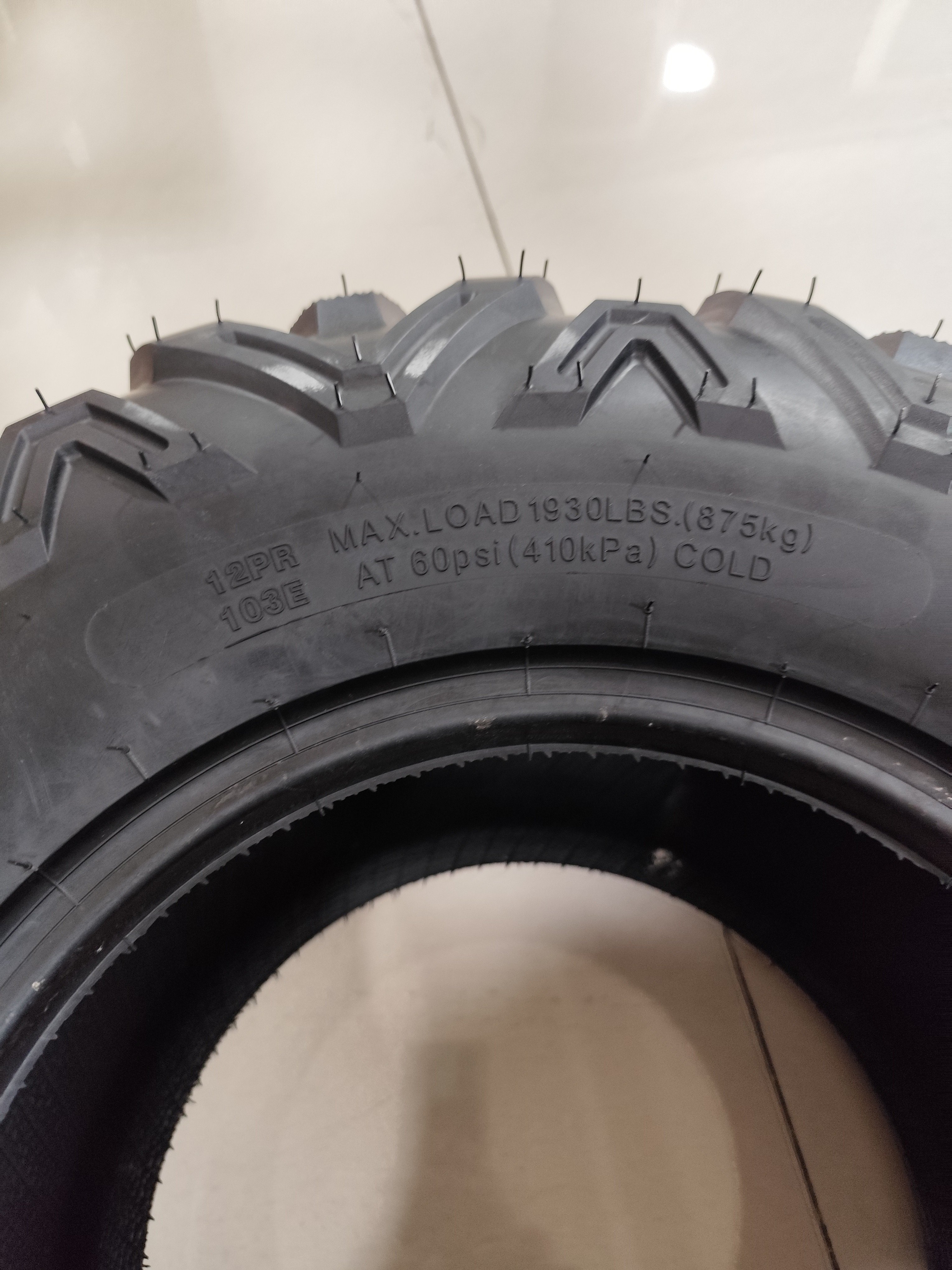 Premium New Solid Tubeless Motorcycle Design 25x10-12 Radial ATV Tires
