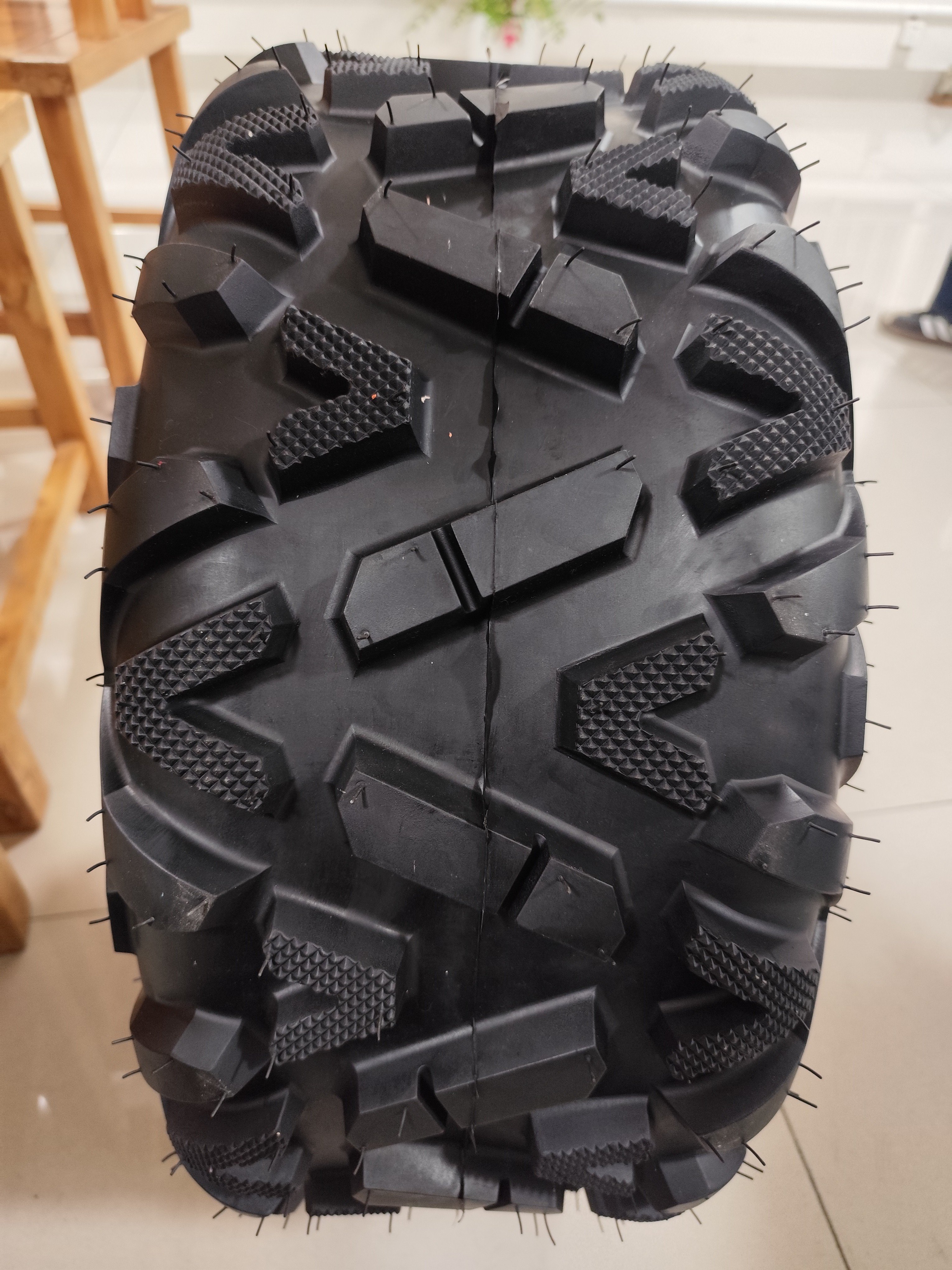 Premium New Solid Tubeless Motorcycle Design 25x10-12 Radial ATV Tires