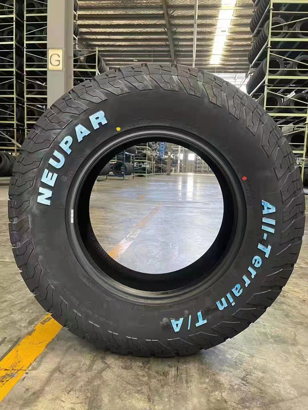 Chine Factory Cheap Price at MT Tyre All Terrain Mud SUV Car Tire LT215/75R15 LT285/60R18 P285/60R18 in Stock
