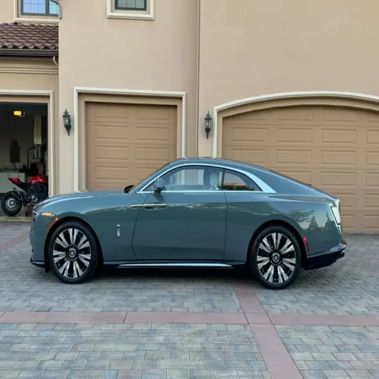 Perfect Used 2024 Rolls--Royce Rolls Spectre