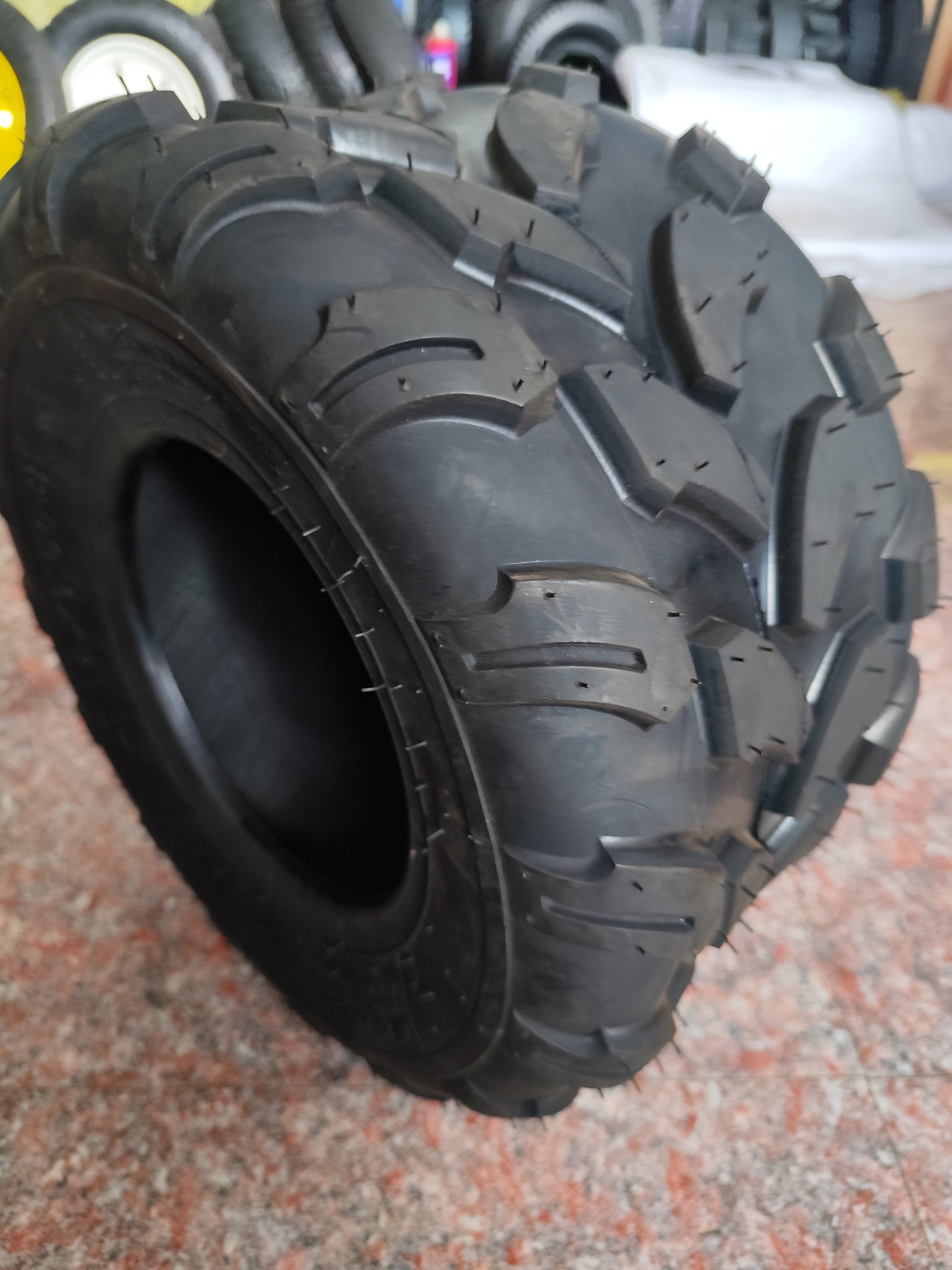 Factory Wholesale 18X9.50-8 18*9.5-8 Off-Road Tubeless Accessories New Various Solid Tire ATV UTV DOT Certified Vacuum Tire