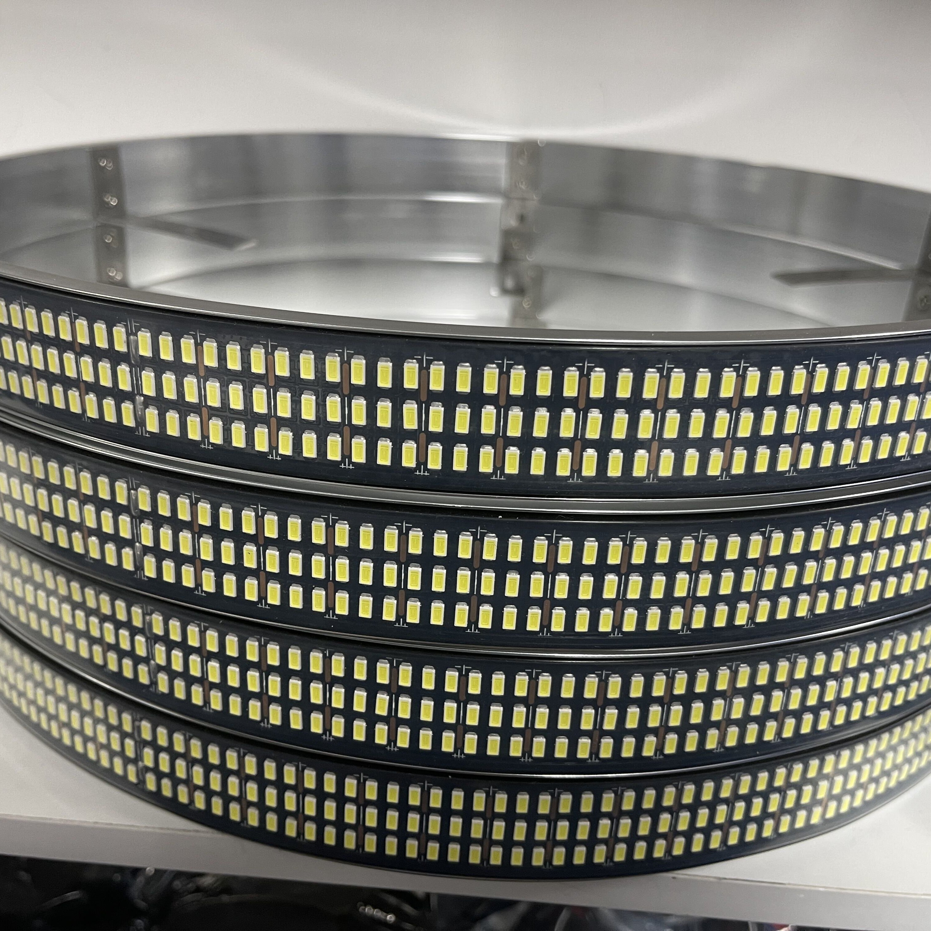 Universal Adjustable Size 3 Row Pure Color Wheel Well Rim Light Ip68 Rim Light Car Tire Lights for Off Road UTV ATV Truck