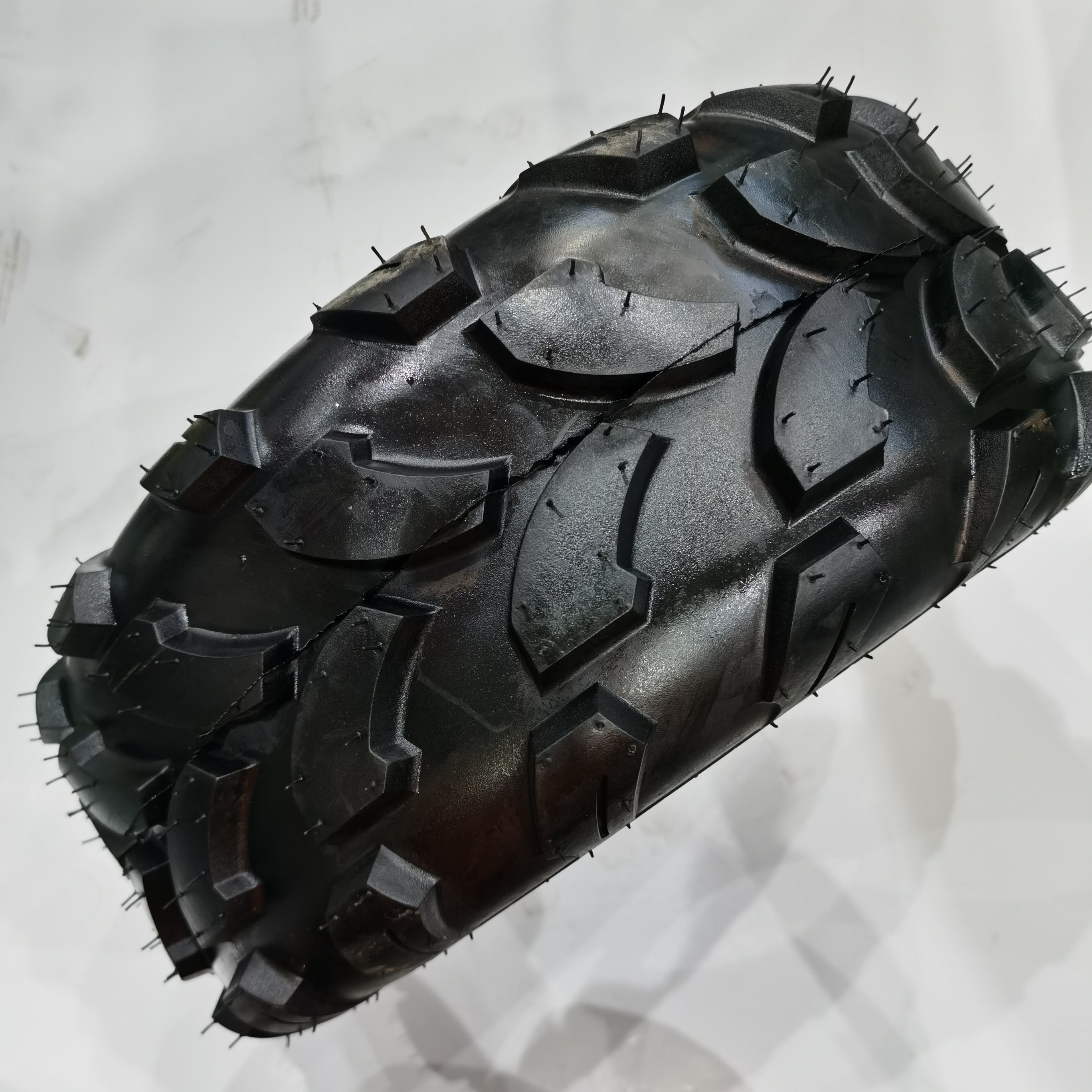 Chinese Tubeless Tyre /pneumatic Rubber Wheel with Inner Tube Atv Tire 19x7-8 for Russian Market