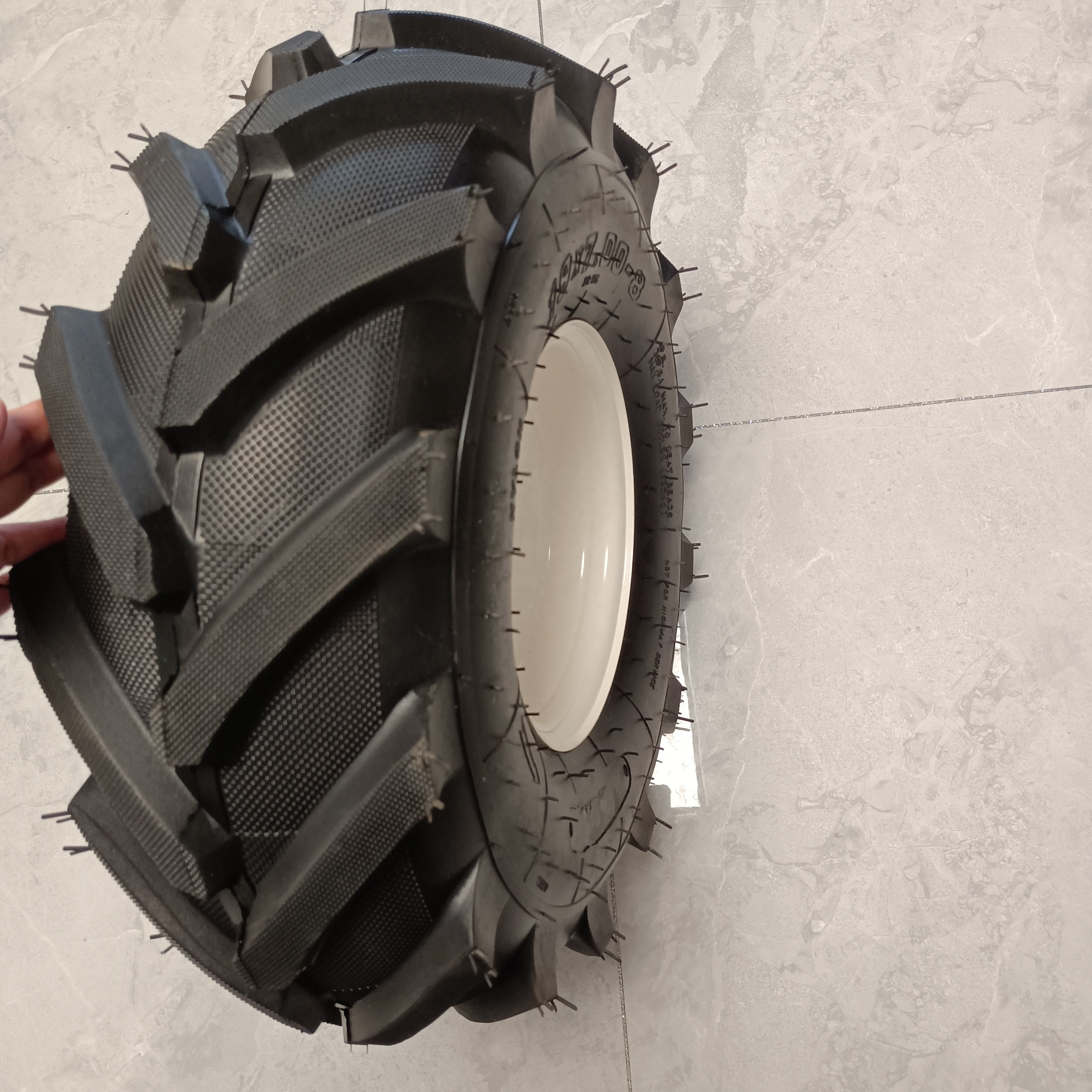 19x7-8 Tubeless Tyre Agricultural Mini Tiller Tire Wheel 19x7.00-8 for Russia Market