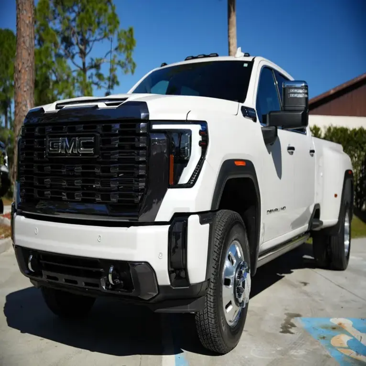 2024 GMC Sierra 3500HD Denali Ultimate Crew Cab 4x4 Truck Neatly Used with Automatic Transmission and Leather Seats