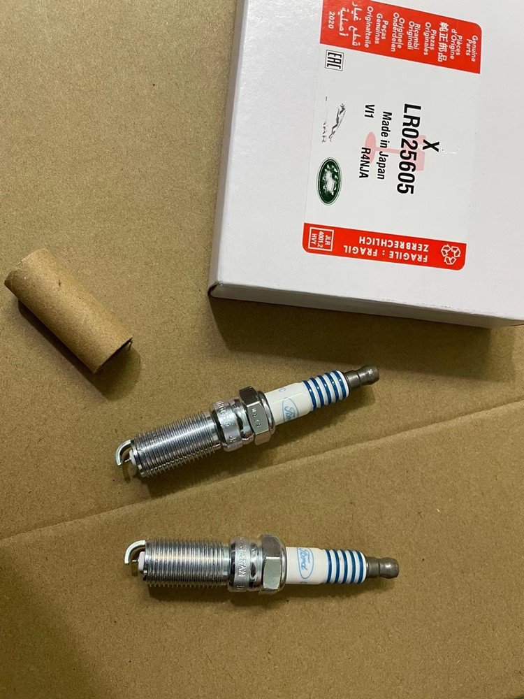 for Freelander 2 Range rover aurora 2.0 Exploration Sports Spark plug LR025605 LR109396 LR123892 Range Rover Executive Ed