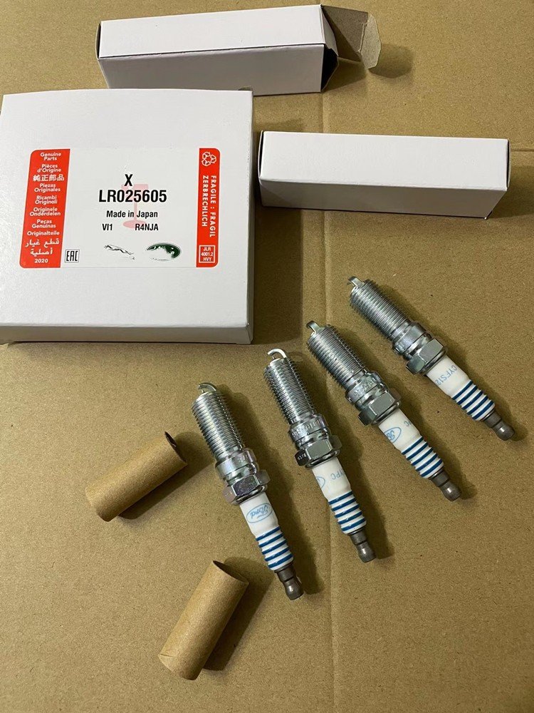 for Freelander 2 Range rover aurora 2.0 Exploration Sports Spark plug LR025605 LR109396 LR123892 Range Rover Executive Ed