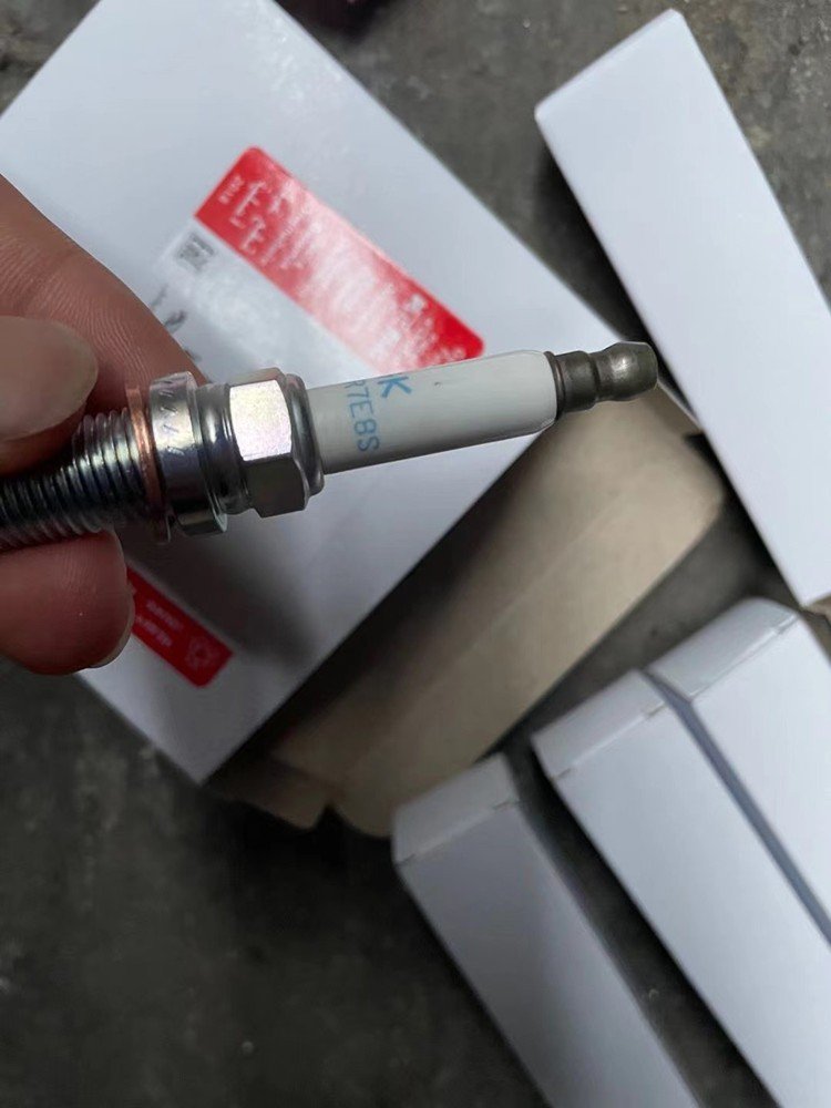 for Freelander 2 Range rover aurora 2.0 Exploration Sports Spark plug LR025605 LR109396 LR123892 Range Rover Executive Ed