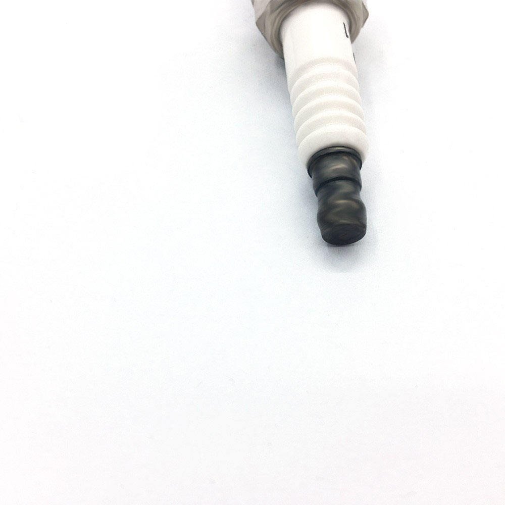 Spark Plug OE 90919-01235 Spark Plug For TOYOTA HILUX RAV4 Land Cruiser 4RUNNER TUNDRA Tacoma