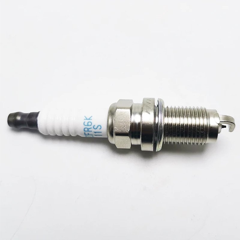 Manufacturers sell environmentally friendly spark plugs with good quality and low price 12290-R2C-T01
