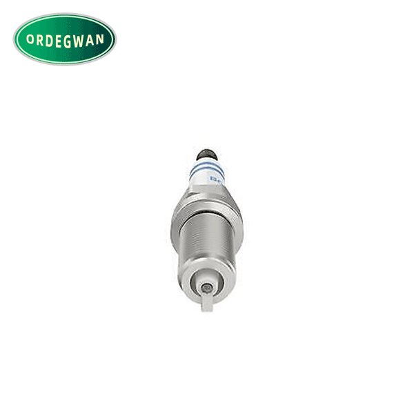 LR032080 High Quality spark plug For Land Rover DISCOVERY RANGE ROVER OE LR032080