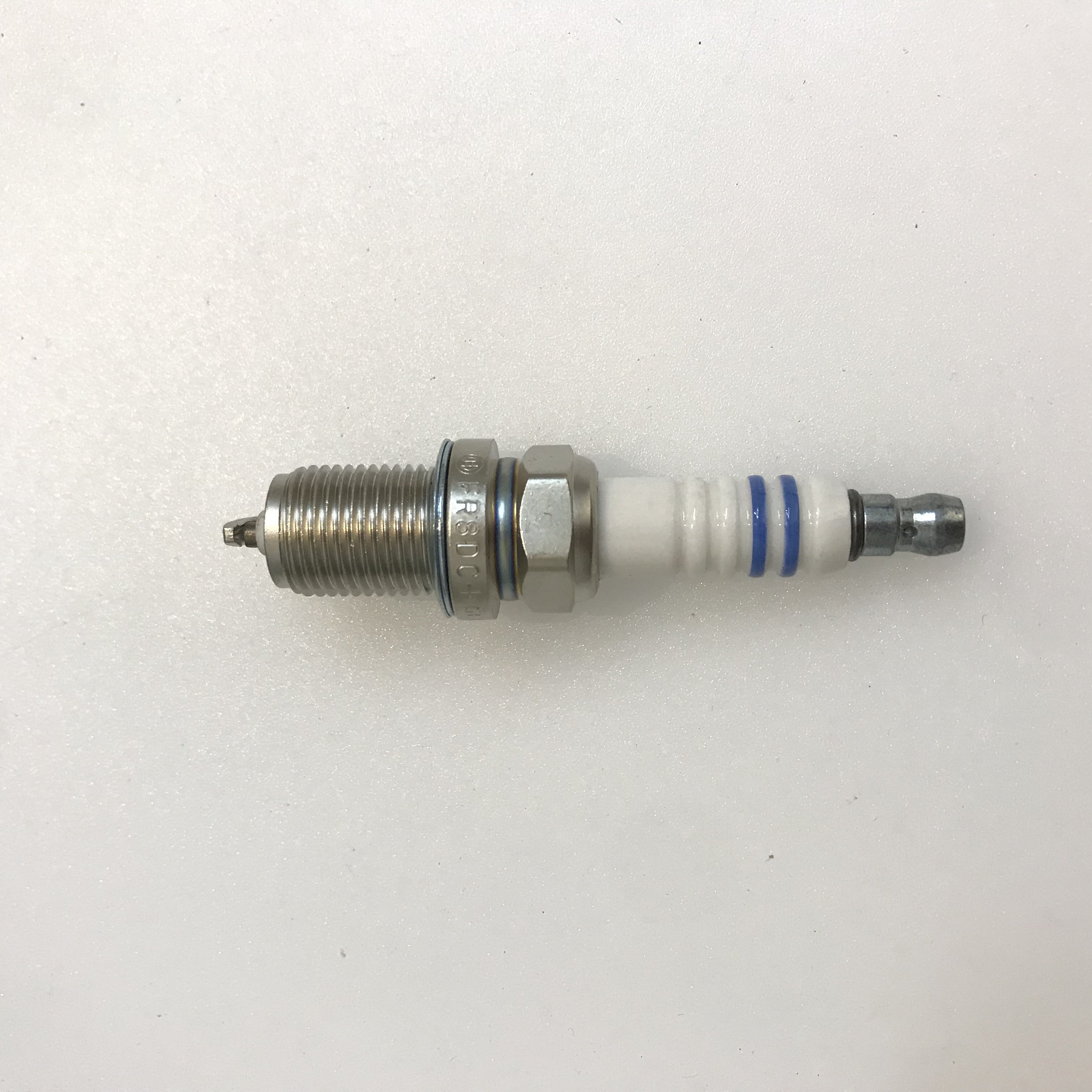 Auto parts Bujia Spark Plug For chevrolet VW GOLF FR7DC+ +8 7955