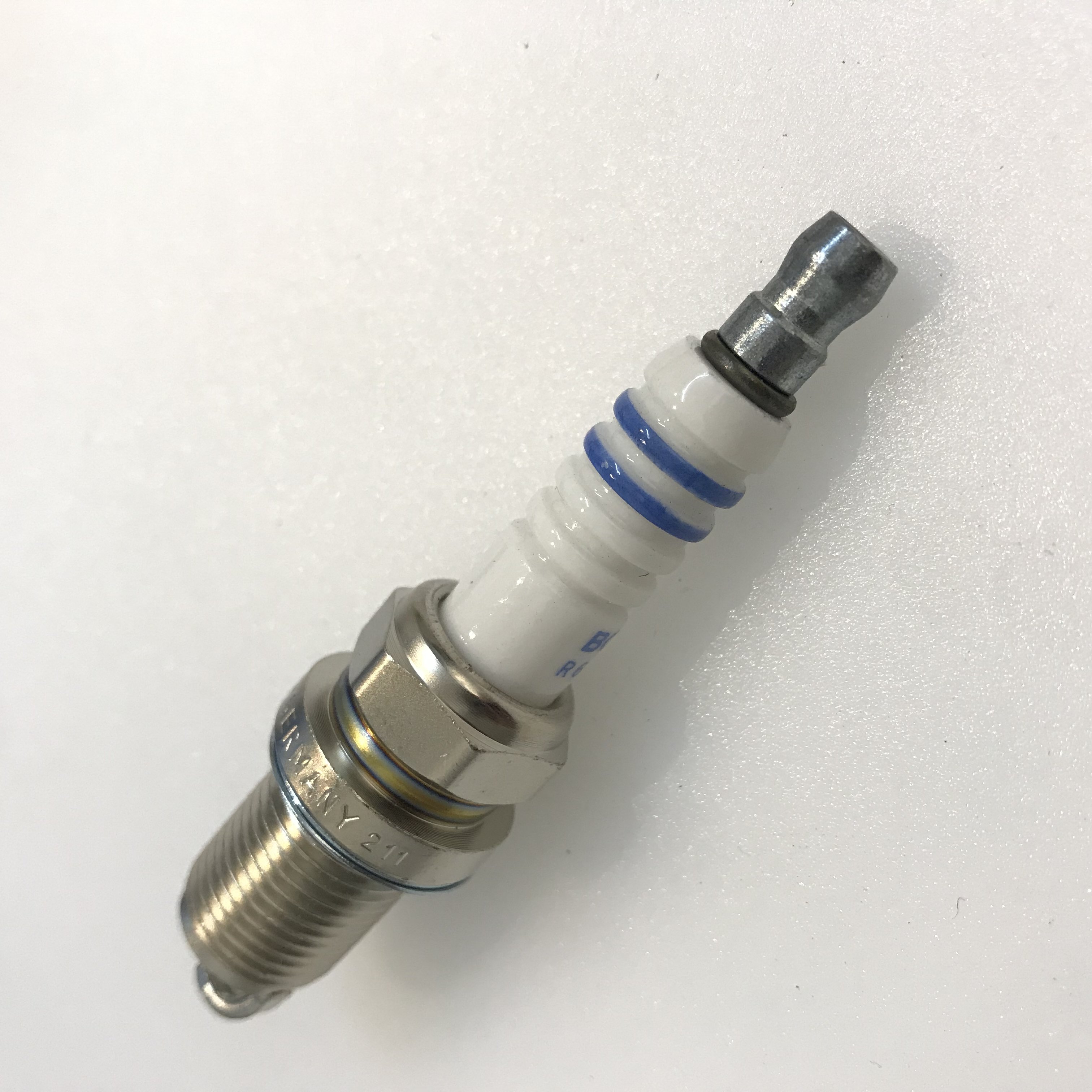 Auto parts Bujia Spark Plug For chevrolet VW GOLF FR7DC+ +8 7955