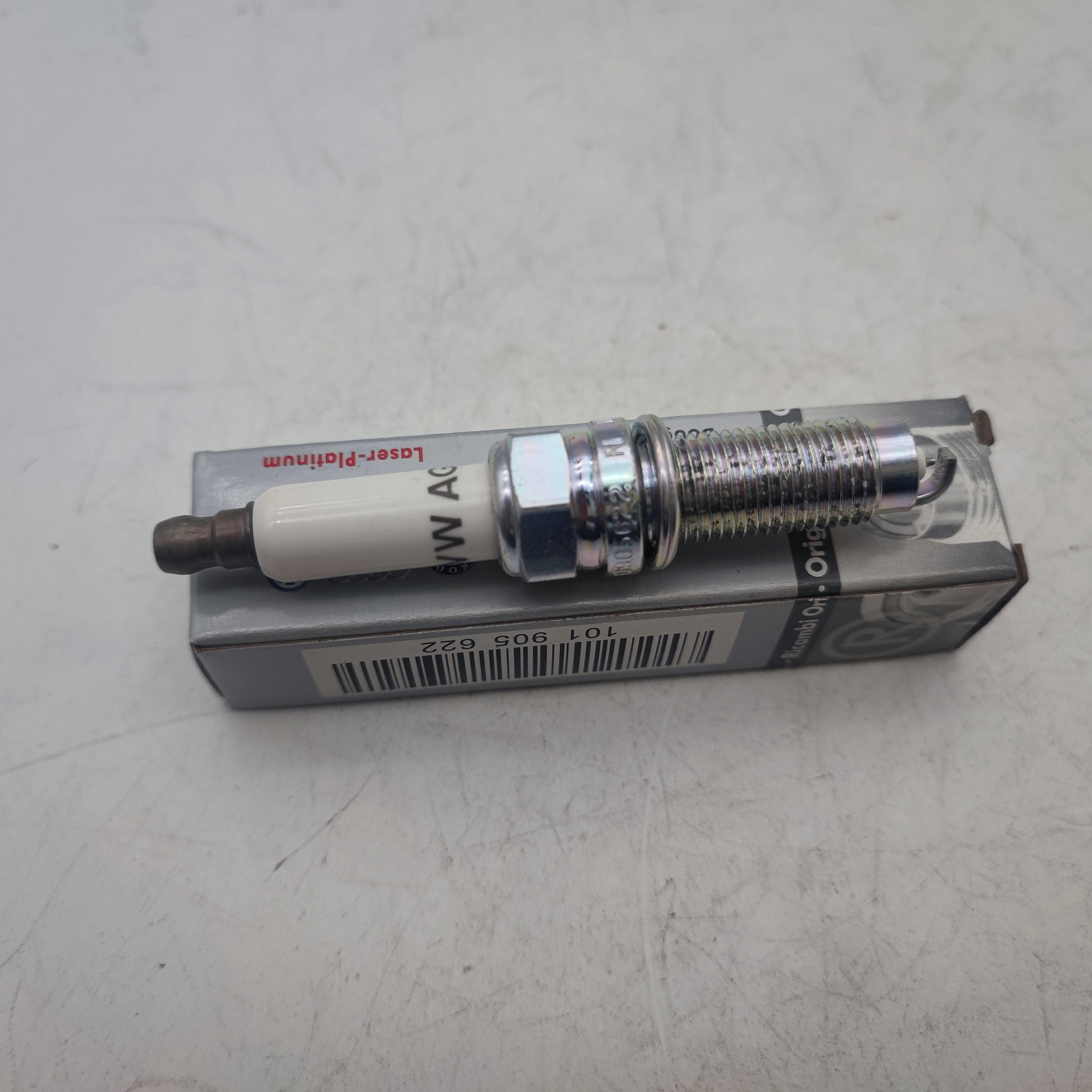 High Quality New Truck Engine Parts 11332 610800190174 Spark Plug 1000450457